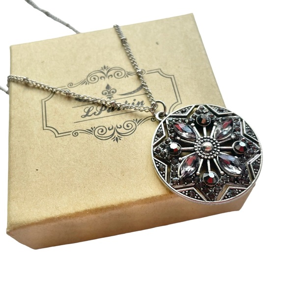 NEW Medallion Pendant Necklace Bling - Picture 3 of 13
